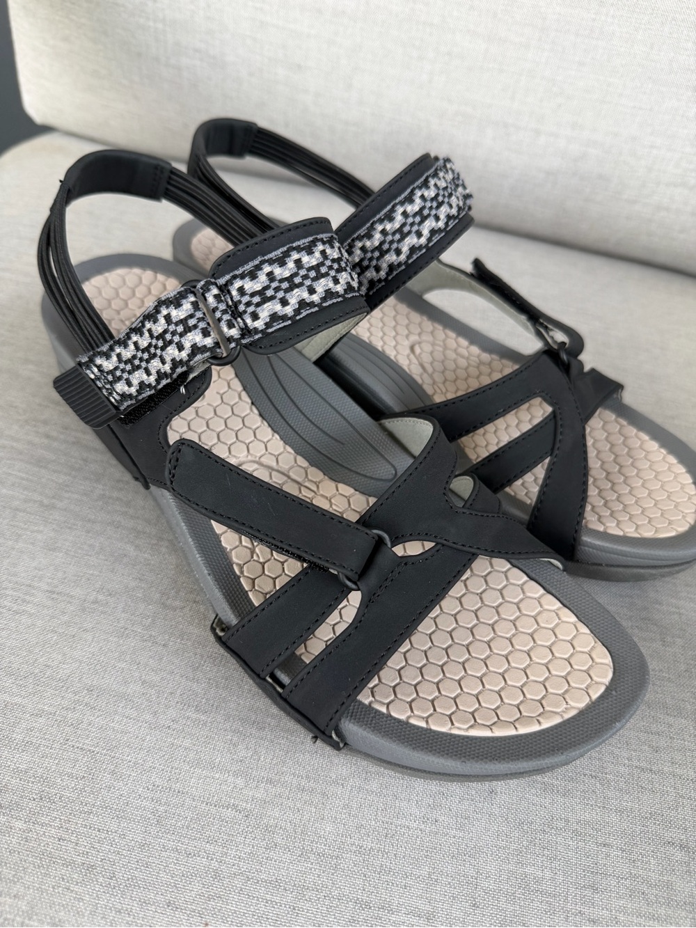 Baretraps Dalton Black Sport Sandals - Size 8.5